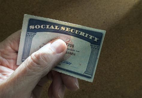 How to change the name on a social security card. How do I change or correct my name on my Social Security card?