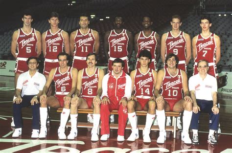 To play off 16 : Olimpia Milano: 33 anni fa la vittoria nella Coppa dei Campioni del Grande Slam
