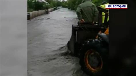 Inundațiile au făcut prăpăd în mai multe zone din țară Un tânăr a