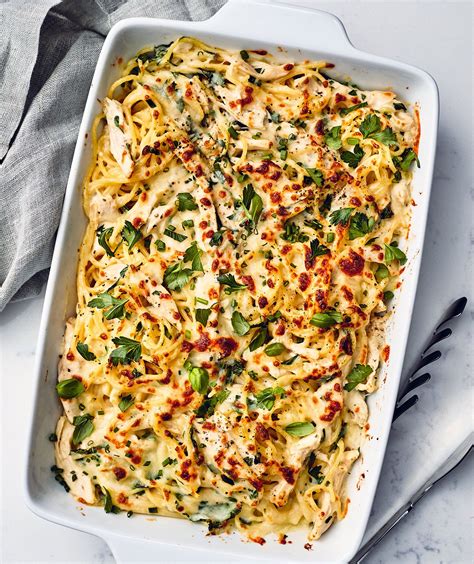 Spread mixture into a 9x13 inch baking dish and bake in the preheated oven for 30 minutes. Chicken Spaghetti Casserole | Recipe in 2020 | Chicken ...