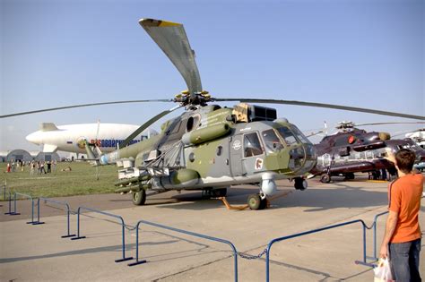 Bir mısırlı hava kuvvetleri mübarek yakın canlı ateşe egzersiz. Mil Mi-17