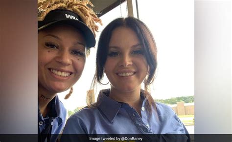 Singer Lana Del Rey Spotted Working At A Restaurant In US Pics Go Viral