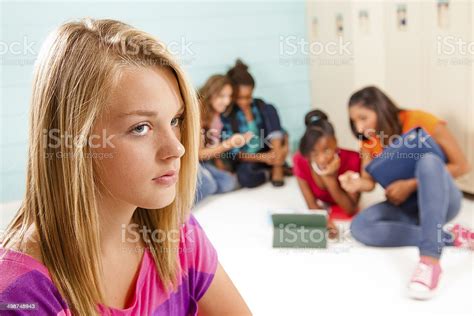Teenage Girls Bully Classmate Gossip Talking School Hall Lockers Foton