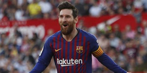 ljoˈnel anˈdɾez ˈmesi ( слушать); Lionel Messi selected as the best player in la liga for March - Sportz Weekly