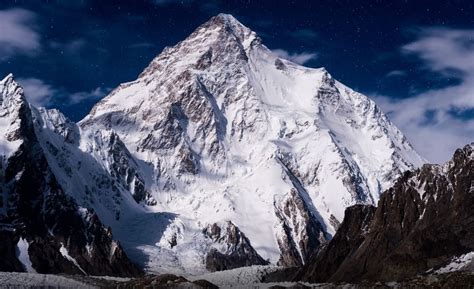 Climbing team, funded by millionaire clairborne is determined to conquer k2. askole village - Pakistan Travel Guide