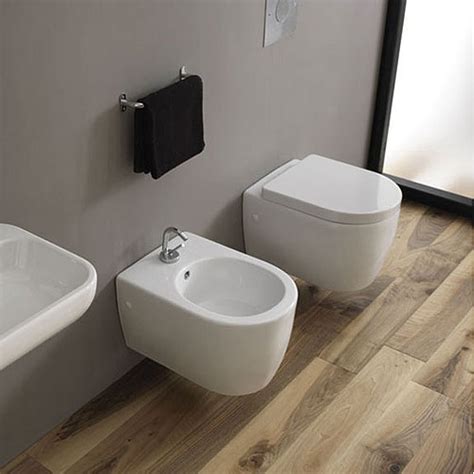 Versatili e innovativi, conferiscono immediatamente all'ambiente un aspetto. Sanitari Bagno Sospesi : Sanitari bagno sospesi Skip