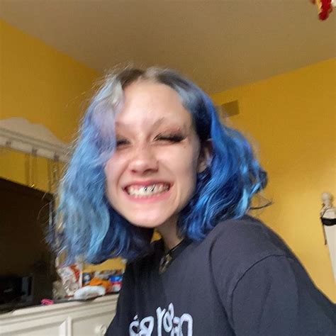 Chloe Moriondo On Instagram Pretty People Chloe Blue Hair