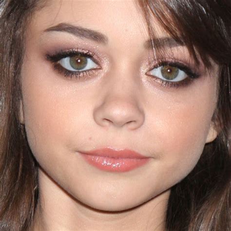 Sarah Hyland Makeup Bronze Eyeshadow And Mauve Lipstick Steal Her Style