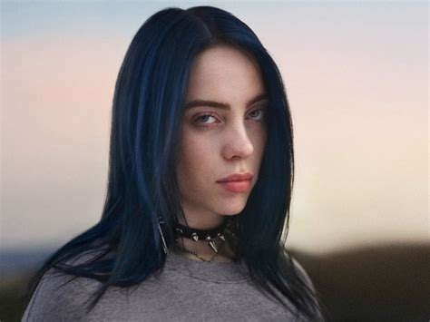She first gained attention in 2015 when she uploaded the song ocean eyes to soundcloud, which was subsequently released by the interscope records subsidiary darkroom. Билли Айлиш прилетела в Петербург - МК Санкт-Петербург