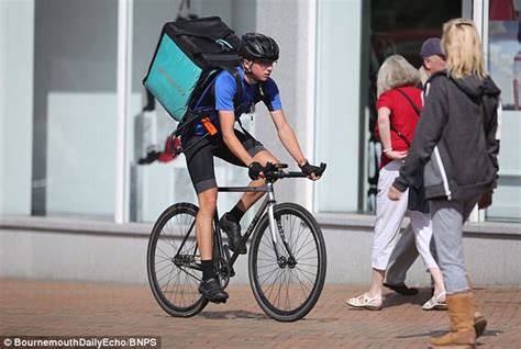 Deliveroo Cyclist Spotted Riding Fixed Wheel Bike Daily Mail Online