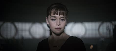 Han Solo Movie Emilia Clarke Details Her Character Qira Collider