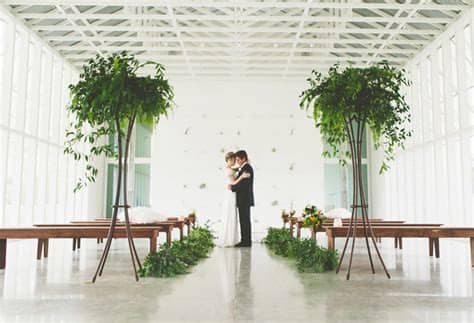 You might say we're a little obsessed with the clean, minimal aesthetics of this bridal editorial by vancouver wedding photographer lauren kurc. Minimal, Art-Inspired Wedding Ideas - Green Wedding Shoes