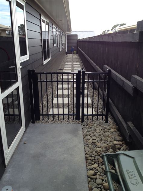 contemporary range — fence and gate systems by juralco aluminium eboss