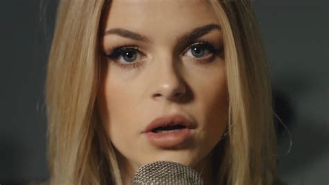 Michelle davina hoogendoorn (born 12 november 1995), known by her stage name davina michelle, is a dutch singer and youtuber. Swan Song - Dua Lipa (Cover By: Davina Michelle) - YouTube