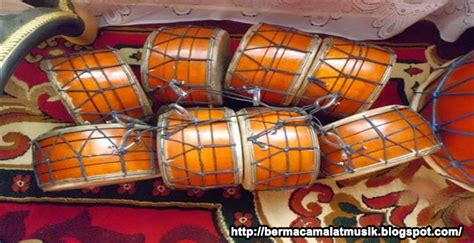 Biasanya aramba ditempatkan dengan menggantung dan memakai seutas tali di sebuah palang horizontal. Pengertian Marwas Alat Musik Tradisional