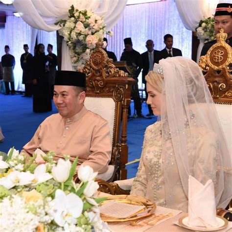 · 2 aralık, 23:29 · kota bharu, kelantan, malezya ·. FOTO Sekitar Istiadat Perkahwinan Tengku Mahkota ...