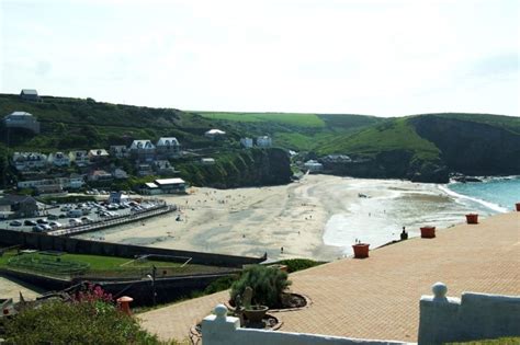 Wake up to the sound of the sea, spend your day relaxing on the white sand of the campsites own beach, then after dining alfresco, watch the sunset from your tent and count shooting stars in the crystal clear night sky. Ferienhaus Portreath am Meer mieten - Strandurlaub ...