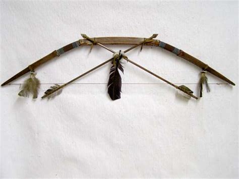 Native American Navajo Made Rawhide Bow And Crossed Arrows Lh20