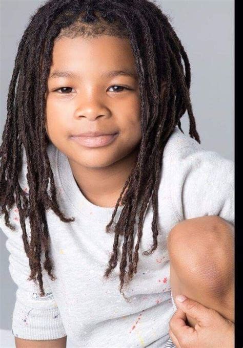 So, a modern eboy hair style looks more textured, relaxed and incorporates an uneven, natural parting. Pin by Fay Flitzgerard on Crianças | Kids hairstyles ...