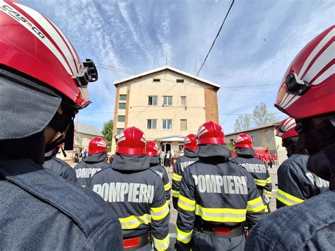 Eroii Pompieri Omagia I La Slatina Ziua Pompierilor Din Rom Nia