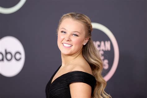 Jojo Siwa Opens Up About Her Sex Life Shares Hilarious Butt Dial Horror Story