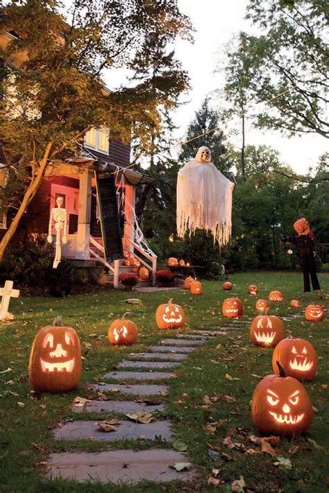 33 Creepy Front Porch Halloween Decorations Ideas For Decorating A