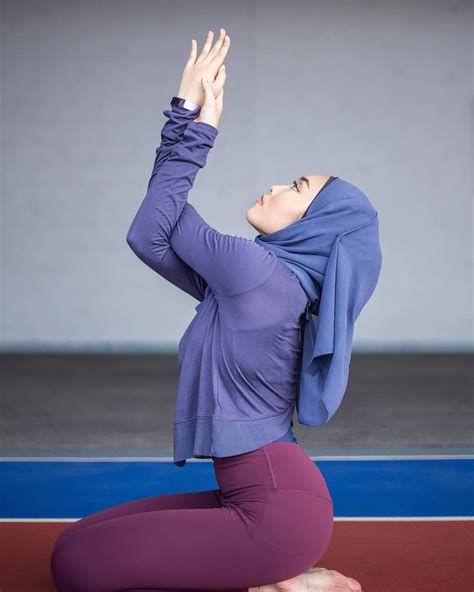 imej mungkin mengandungi satu atau lebih orang dan kasut hijab teen arab girls hijab girl