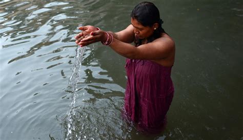 Intip Gadis Abg Mandi Di Sungai Kepala Desa Ditangkap