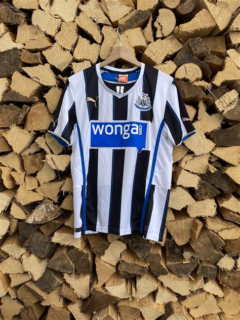Du bevorzugst einen anderen verein der premier league in england? Newcastle United Trikot Home 13/14 - History of Football ...