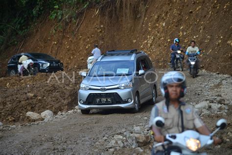 Jalan Akses Ke Kabupaten Pasaman Sudah Dibuka Pascalongsor Antara Foto