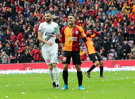 Atatürk stadında heyecan fırtınası şeklinde geçen maçta denizlispor, galatasaray'ı ağırladı. ÖZET İZLE: Galatasaray 2 - 1 Y. Denizlispor Maç Özeti ve ...