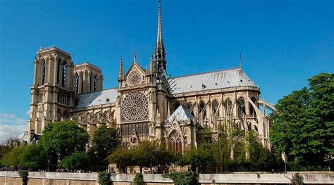 Mil Personas Atrapadas En Catedral De Notre Dame Por Atacante En París