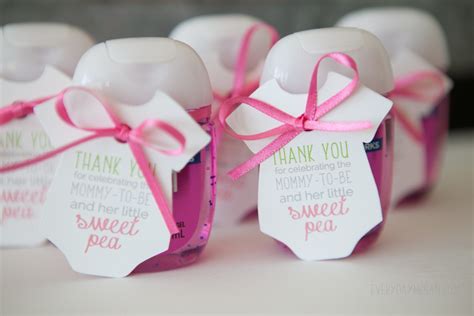 Head over to croby patterns for the details. How to make a DIY Baby Shower Favor | Everyday Megan