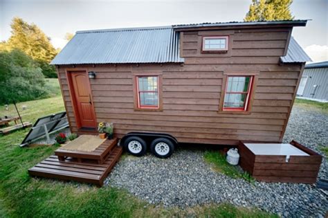 Mobil haus může sloužit jako chata, zahradní domek, úschovna nářadí, kancelář, provozovna. Mobiles Haus - Ein DIY Projekt mit gemütlichem Interieur
