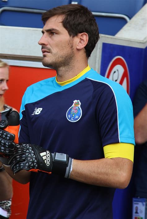 The club announced that he's in stable. Iker Casillas — Wikipédia