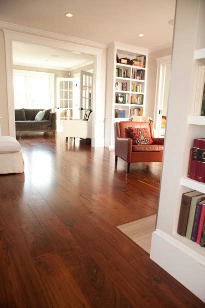 Hickory typically forms consistently straight, close grain lines with few curves. Longleaf Lumber - Reclaimed Walnut Flooring
