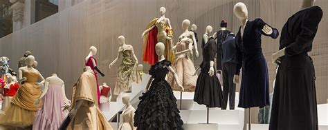 La Mode à Travers Le Temps - Revivez 3 siècles de mode en une expo époustouflante
