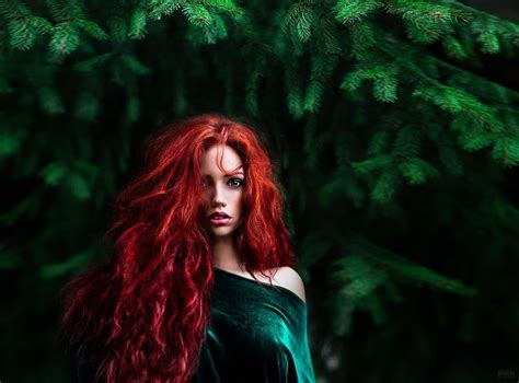 Девушка в зеленом платье и с рыжими волосами 86 фото