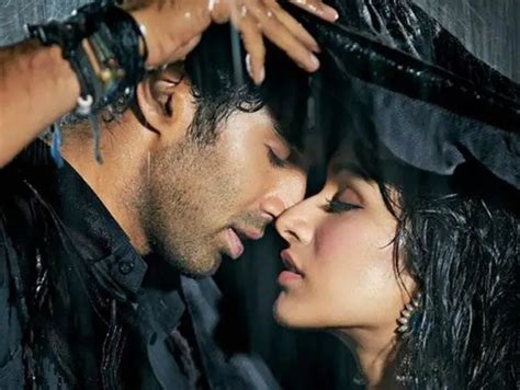 Top 10 Romantic Poses Of Bollywood Movies Latest Articles Nettv4u