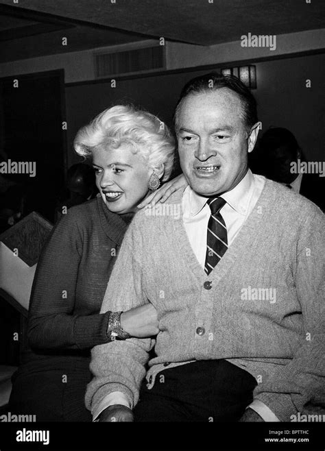 Jayne Mansfield And Bob Hoffe Schauspieler Mit Der Schauspielerin 1957
