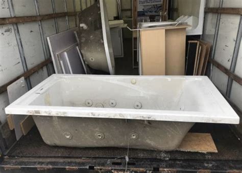 American standard's selection of whirlpool tubs and air baths feature quieter, more efficient jet systems with our ecosilent technology, which combines the pump and motor into a single unit resulting in a much quieter bathtub. Whirlpool Tub, American Standard XL for Sale in Houston ...