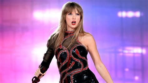 Taylor Swift Gives Entire Eras Tour Crew 55 Million In Bonuses