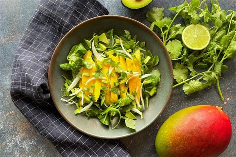 Ensalada de mango y aguacate combinación perfecta y rápida