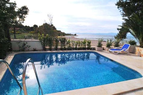 Splendid Beach Villa With Swimming Pool In Mirca Island Brac