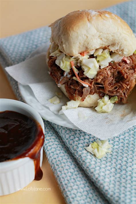 This slow cooker pulled pork is easy and flavorful! crock pot bbq pulled pork - Lolly Jane