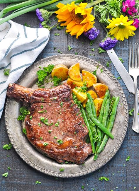 This cube steak recipe is a dump and start meal. Ribeye Steak with Roasted Potatoes & Green Beans - The ...