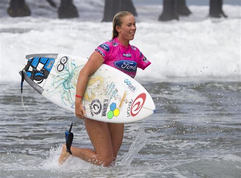 bethany hamilton one armed pro surfer she was surfing at… flickr