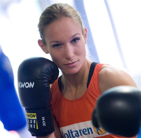 Christine Theiss Erotik Pur Kickboxerin Lässt Alle Hüllen Fallen Welt