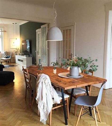 A victorian dining room is a symbol of class and elegance, and as well as boldness and drama. Modern | Dining room victorian, Victorian dining tables ...