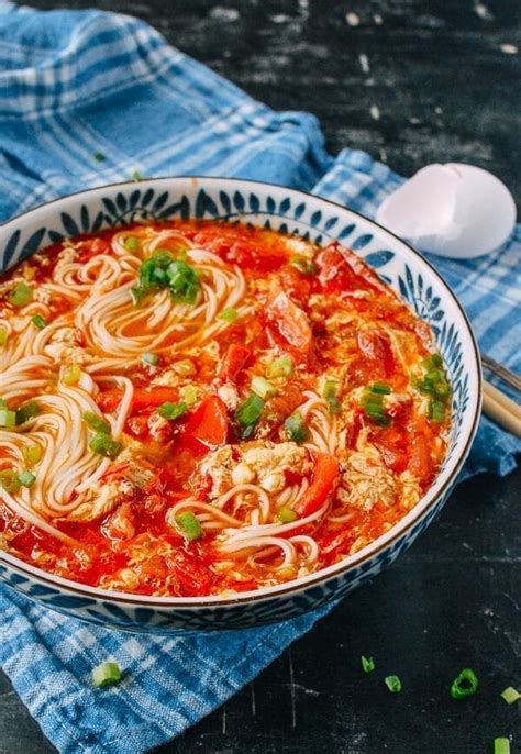 10 Minute Tomato Egg Drop Noodle Soup By The Woks Of Life Healthy